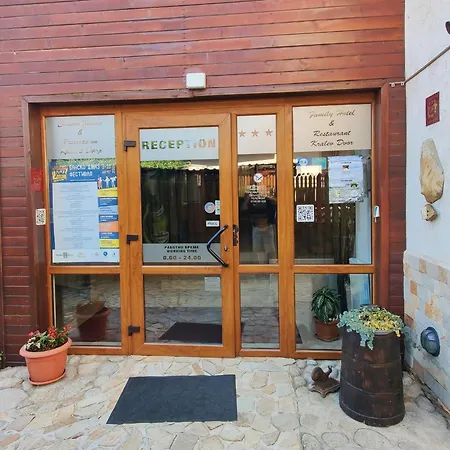 Kralev Dvor فندق 3*