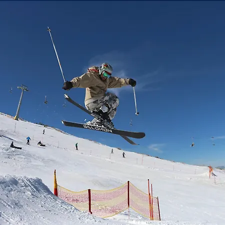 Kralev Dvor فندق 3*